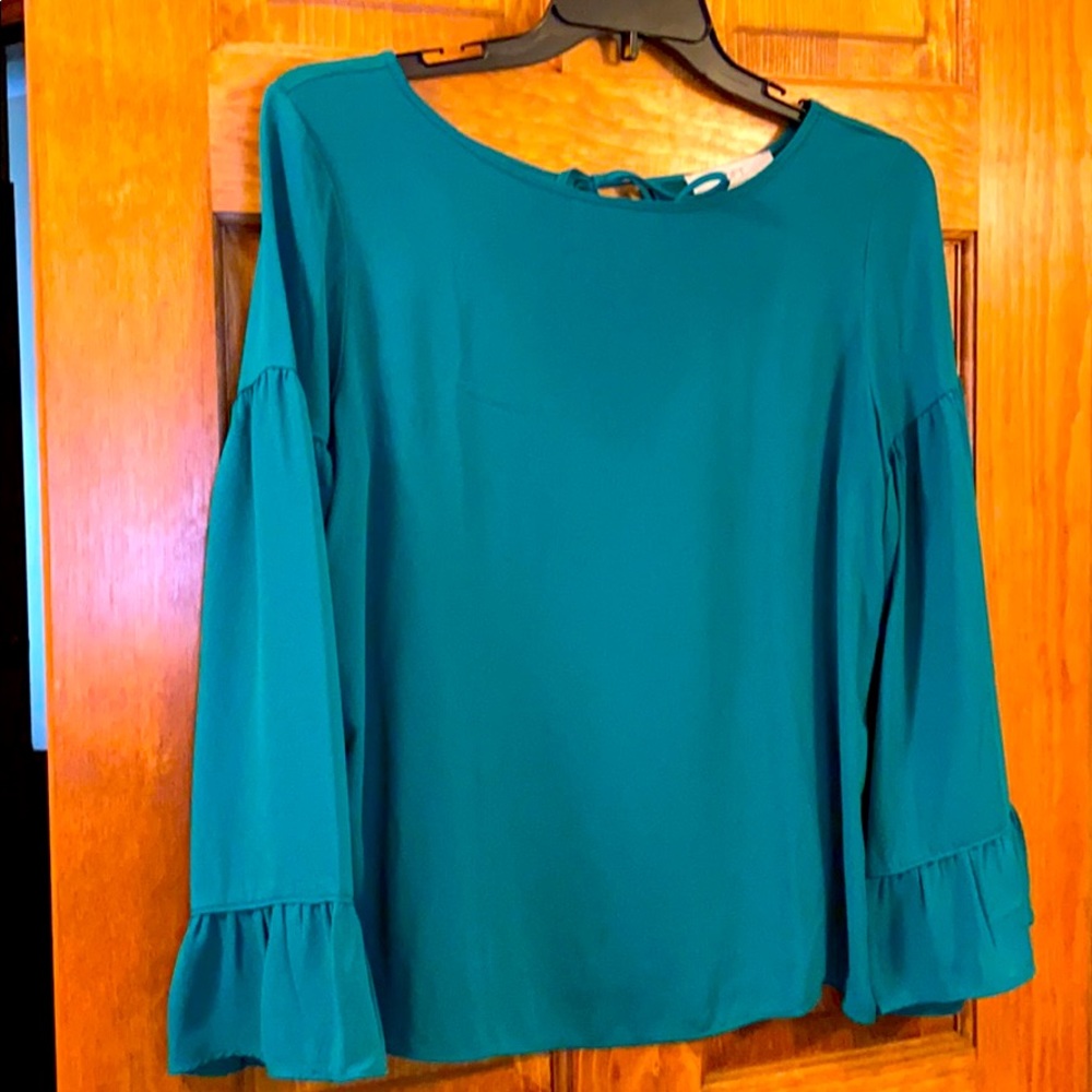 Ladies LOFT flutter sleeve blouse size M